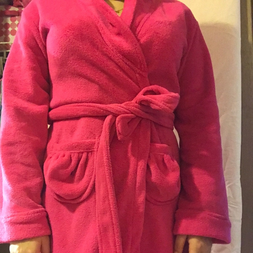 Robe - Picture 2 of 5